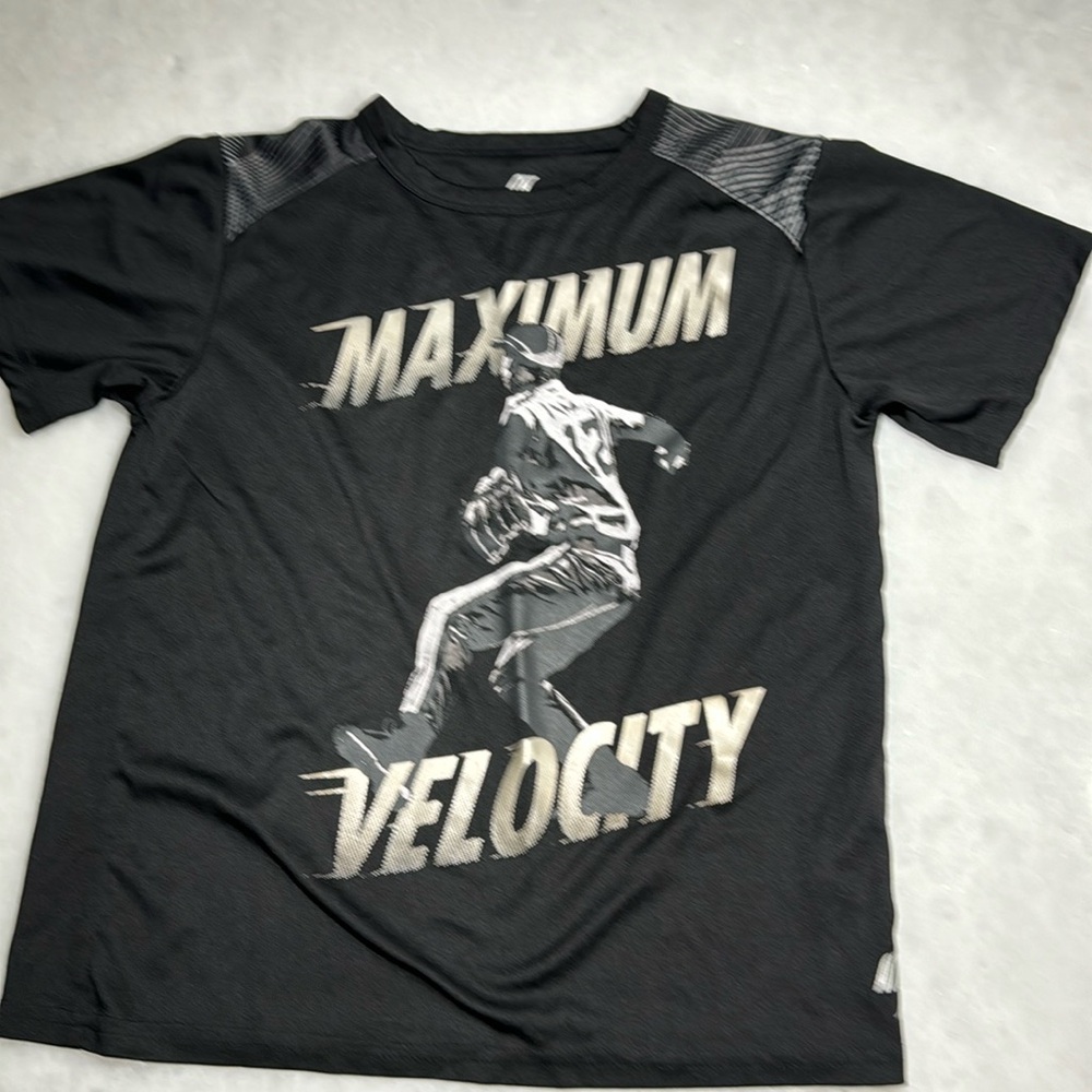 Boys athletic shirt. Short sleeve. Perfect condition.Size 7/8
